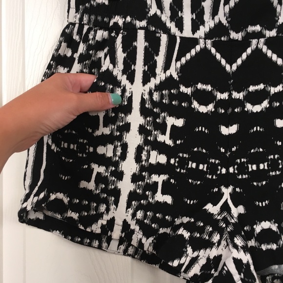 Express Black and Ivory Shorts - Picture 2 of 4